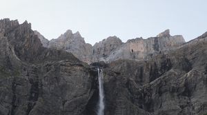 Превью обои водопад, горы, скалы, обрыв, пейзаж