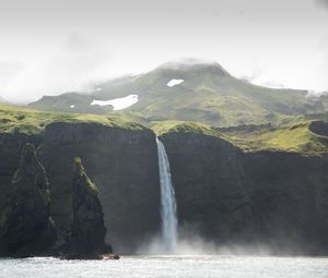 Превью обои водопад, холм, скалы, вода, поток