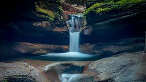 Превью обои водопад, камень, мох, пейзаж