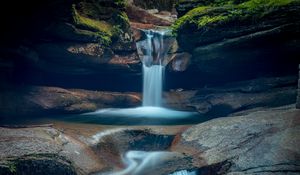 Превью обои водопад, камень, мох, пейзаж
