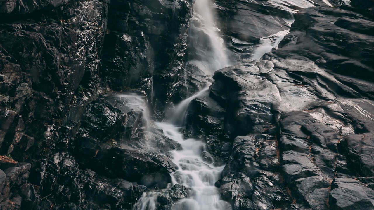 Обои водопад, камни, блики, боке, течение, обрыв