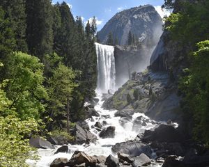 Превью обои водопад, камни, деревья, гора, природа