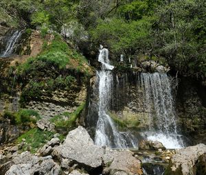 Превью обои водопад, камни, деревья, скала, природа