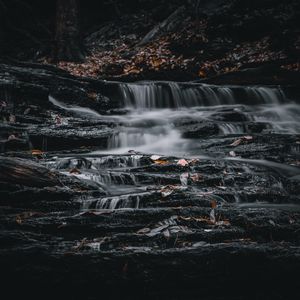 Превью обои водопад, камни, листья, природа, темный