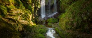 Превью обои водопад, камни, мох, вода, ручей