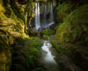 Превью обои водопад, камни, мох, вода, ручей