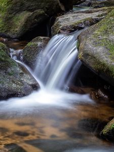 Превью обои водопад, камни, мох, течение, вода