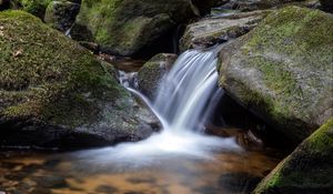 Превью обои водопад, камни, мох, течение, вода