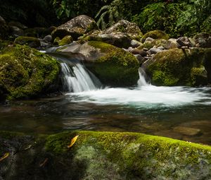 Превью обои водопад, камни, мох, вода, растения