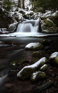 Превью обои водопад, камни, мох, снег, заснеженный