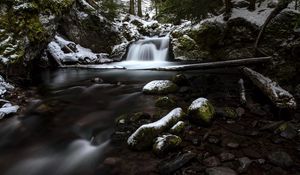 Превью обои водопад, камни, мох, снег, заснеженный