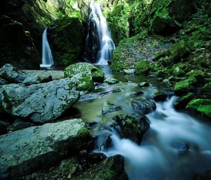 Превью обои водопад, камни, мох, вода