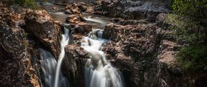 Превью обои водопад, камни, обрыв, течение, трава