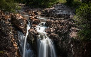 Превью обои водопад, камни, обрыв, течение, трава