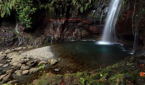 Превью обои водопад, камни, растительность, ущелье