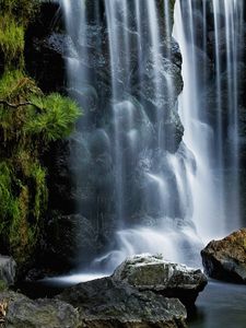 Превью обои водопад, камни, растительность, мох, струи, стена