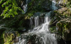 Превью обои водопад, камни, скала, мох, мокрый