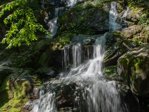 Превью обои водопад, камни, скала, мох, мокрый