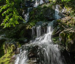 Превью обои водопад, камни, скала, мох, мокрый