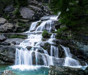 Превью обои водопад, камни, вода, скалы, кусты