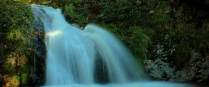 Превью обои водопад, камни, зелень, тень