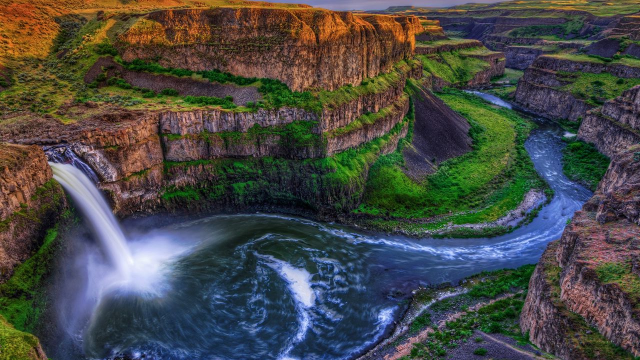 Обои водопад, каньон, скалы, зелень, цвета