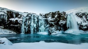 Превью обои водопад, лед, снег, зима, обрыв, сумерки