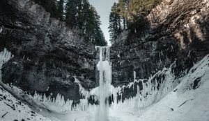 Превью обои водопад, лед, снег, обрыв, деревья