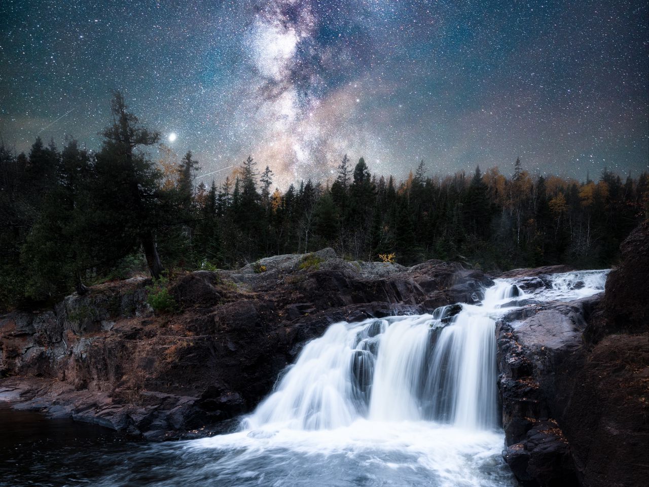 Картинки ночной водопад