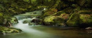 Превью обои водопад, мох, камни, скалы, мрачно