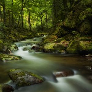 Превью обои водопад, мох, камни, скалы, мрачно