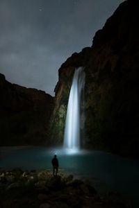 Превью обои водопад, ночь, человек, река