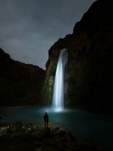 Превью обои водопад, ночь, человек, река