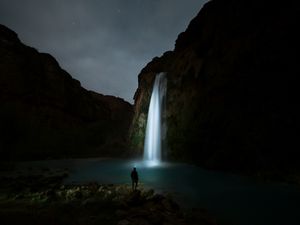 Превью обои водопад, ночь, человек, река