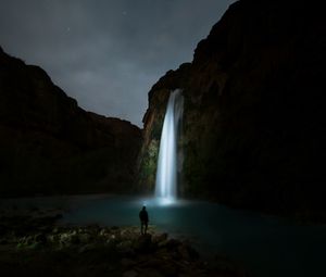 Превью обои водопад, ночь, человек, река