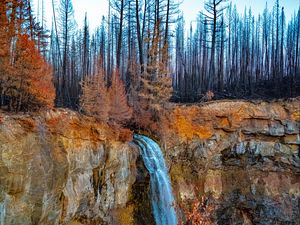 Превью обои водопад, обрыв, деревья, пейзаж, осень