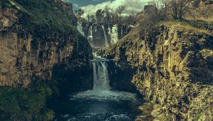 Превью обои водопад, обрыв, камни, тень