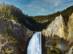 Превью обои водопад, обрыв, лес, скала, вода