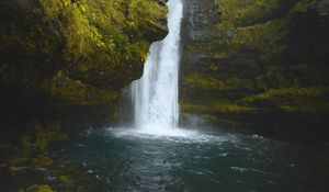 Превью обои водопад, обрыв, мох, вода, камни