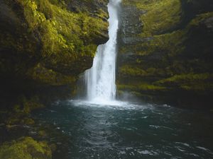 Превью обои водопад, обрыв, мох, вода, камни