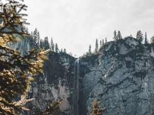 Превью обои водопад, обрыв, скала, деревья, пейзаж