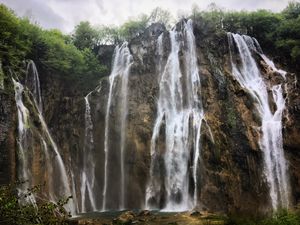 Превью обои водопад, обрыв, скалы, пейзаж, природа