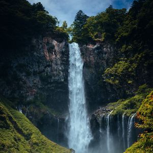 Превью обои водопад, обрыв, скалы, деревья, мох, пейзаж