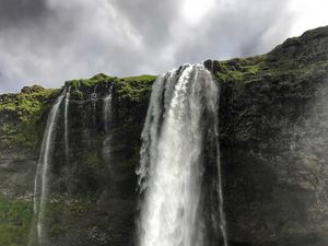 Превью обои водопад, обрыв, трава, природа