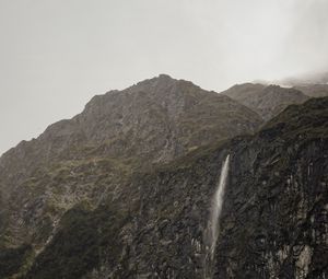 Превью обои водопад, обрыв, туман, новая зеландия