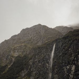 Превью обои водопад, обрыв, туман, новая зеландия