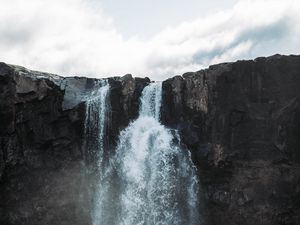 Превью обои водопад, обрыв, вода, камни, пейзаж