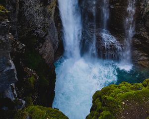 Превью обои водопад, обрыв, вода, скалы, мох