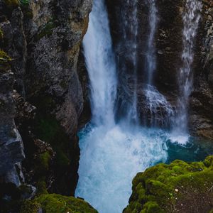 Превью обои водопад, обрыв, вода, скалы, мох