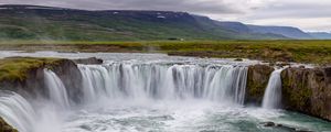 Превью обои водопад, пейзаж, природа, брызги, равнина